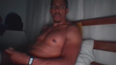 Snapshot of artmanuelarturo chatting on 10.03.25 artmanuelarturo online show from 10.03.25