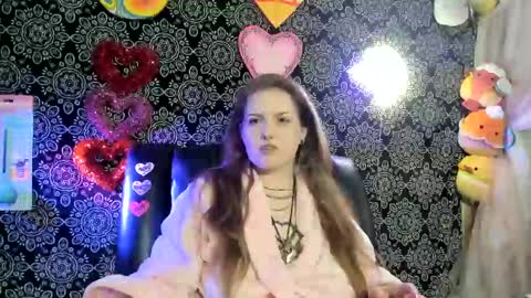 ArtsyHeartsyy online show from 03.11.25