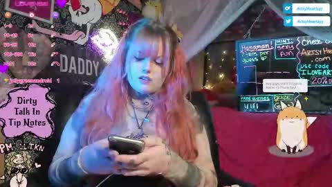 Snapshot of artsyheartsyy chatting on 01.06.26 ArtsyHeartsyy online show from 01.06.26