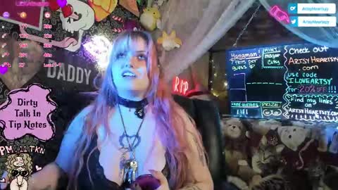 Snapshot of artsyheartsyy chatting on 01.13.26 ArtsyHeartsyy online show from 01.13.26