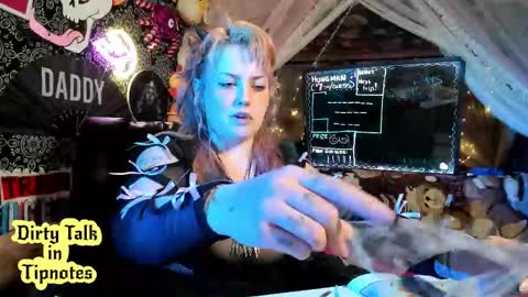 Snapshot of artsyheartsyy chatting on 03.28.26 ArtsyHeartsyy online show from 03.28.26