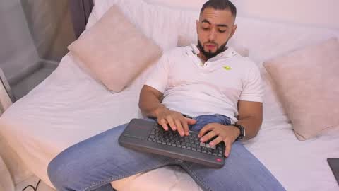 arturguy01 online show from 02.02.25