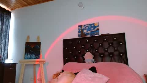   Independent Model online show from 01.31.25