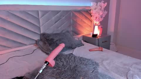 Snapshot of ary_thompson_ chatting on 12.14.24 ARY THOMPSON online show from 12.14.24