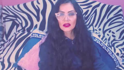 Snapshot of ary_z chatting on 10.31.25 Ary online show from 10.31.25