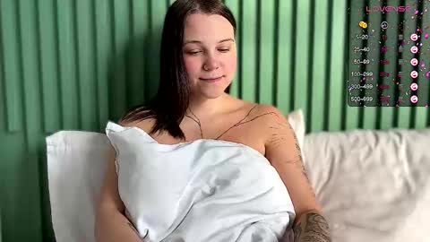 Arya brunett and Cassie blond online show from 10.07.25