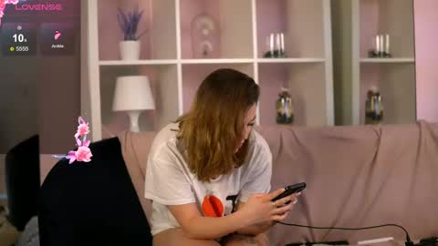 Lunaa  online show from 02.24.25