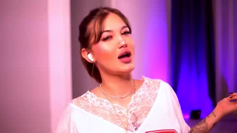 Lunaa  online show from 09.12.25