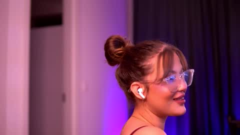 Lunaa  online show from 09.25.25