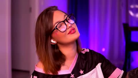 Lunaa  online show from 10.07.25