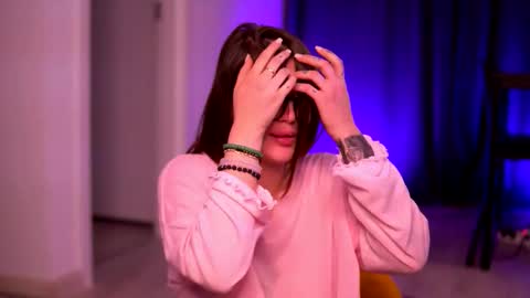 Lunaa  online show from 10.21.25