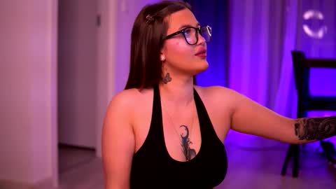 Lunaa  online show from 10.24.25