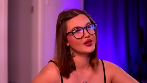 Lunaa  online show from 10.27.25