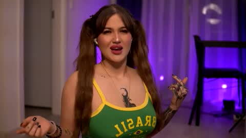 Lunaa  online show from 11.17.25