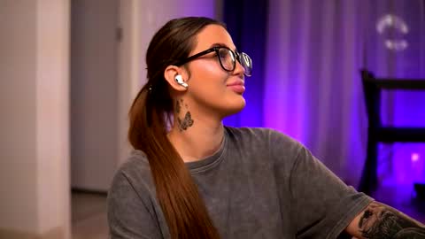 Lunaa  online show from 11.25.25