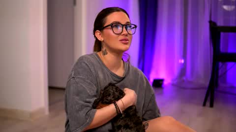 Lunaa  online show from 11.27.25