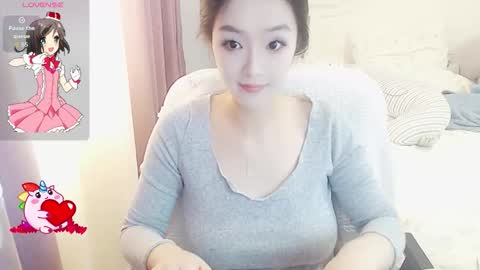 Snapshot of arylia_3 chatting on 10.24.25 Lily online show from 10.24.25