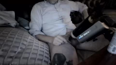 Snapshot of aschke chatting on 10.25.25 aschke online show from 10.25.25