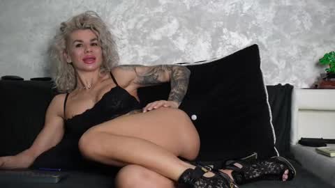 Snapshot of ashadevon_fit chatting on 12.22.25 Asha online show from 12.22.25