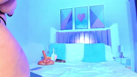 Snapshot of ashasinclair chatting on 01.10.25 Asha online show from 01.10.25