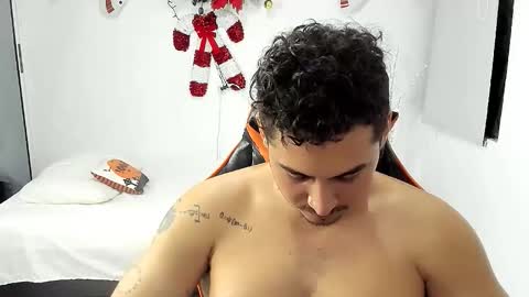 Snapshot of ashlan_king chatting on 12.01.25 ashlan_king online show from 12.01.25