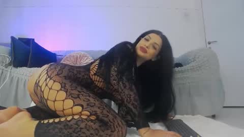 Snapshot of ashleeycherrie chatting on 11.11.25 Iris online show from 11.11.25