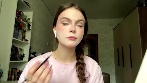 Snapshot of ashleighgittinger chatting on 07.06.26 Eva online show from 07.06.26