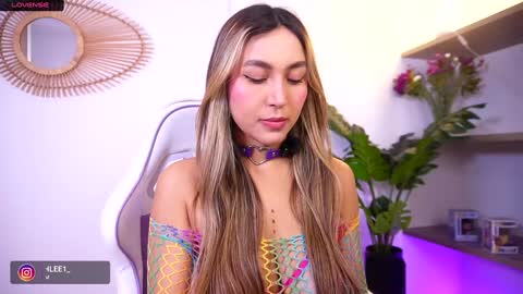 Snapshot of ashley2004_ chatting on 10.15.25 Nay online show from 10.15.25