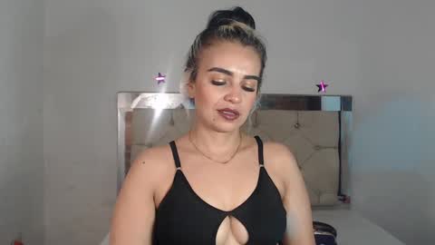 ashley__tylor online show from 02.15.25