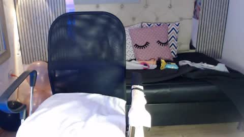 ashley__tylor online show from 04.29.26