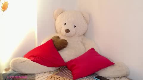 Snapshot of ashley_amoret94 chatting on 09.28.25 ashley_amoret94 online show from 09.28.25