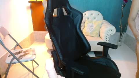 Snapshot of ashley_tattoo chatting on 02.19.25 ashley online show from 02.19.25