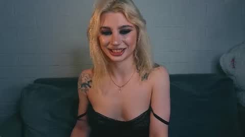 Snapshot of ashley_urban chatting on 06.19.26 Ashley online show from 06.19.26