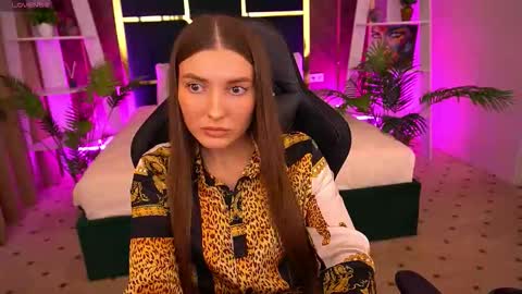 ashleybaee online show from 10.23.25