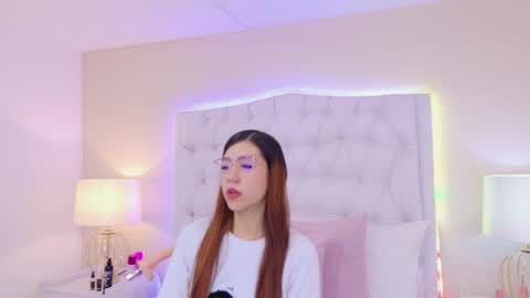 Snapshot of ashleyroberh chatting on 12.21.25 AshleyRoberh online show from 12.21.25