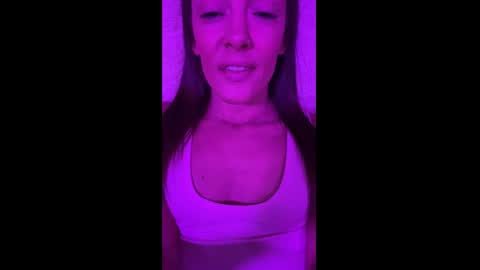 Snapshot of ashleyshyne69 chatting on 10.12.25 Ashley online show from 10.12.25