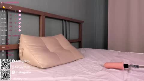 Snapshot of ashleytoxic chatting on 10.07.25 Ashley online show from 10.07.25