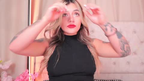 Snapshot of ashleyvalirya chatting on 01.06.25 Ashley Lauren online show from 01.06.25