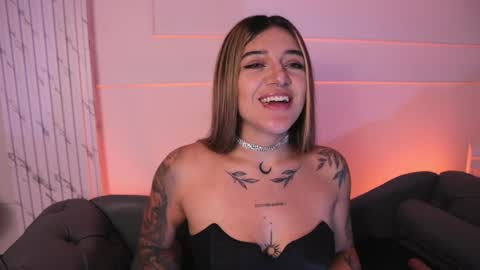 Snapshot of ashleyvalirya chatting on 02.15.25 Ashley Lauren online show from 02.15.25