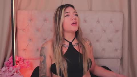 Snapshot of ashleyvalirya chatting on 02.26.25 Ashley Lauren online show from 02.26.25