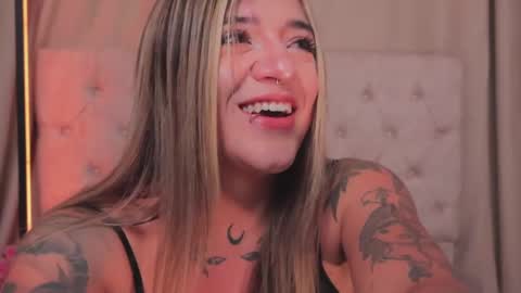 Snapshot of ashleyvalirya chatting on 02.27.25 Ashley Lauren online show from 02.27.25