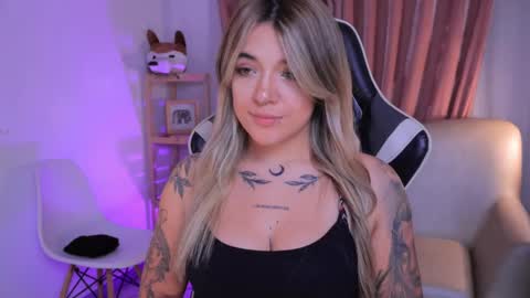 Snapshot of ashleyvalirya chatting on 09.17.25 Ashley Lauren online show from 09.17.25