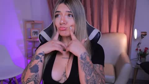 Snapshot of ashleyvalirya chatting on 09.18.25 Ashley Lauren online show from 09.18.25