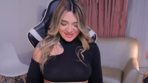 Snapshot of ashleyvalirya chatting on 10.03.25 Ashley Lauren online show from 10.03.25