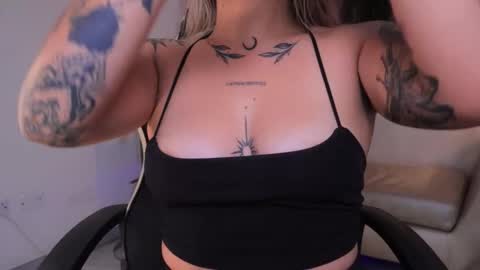 Snapshot of ashleyvalirya chatting on 10.17.25 Ashley Lauren online show from 10.17.25