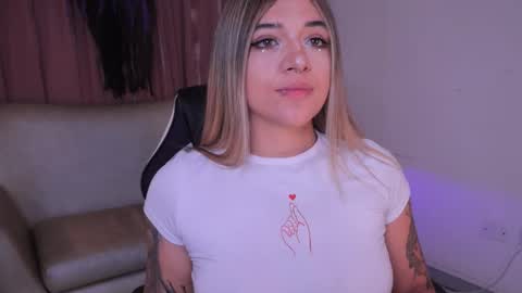 Snapshot of ashleyvalirya chatting on 10.22.25 Ashley Lauren online show from 10.22.25