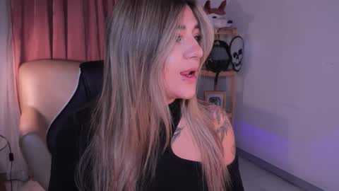 Snapshot of ashleyvalirya chatting on 10.23.25 Ashley Lauren online show from 10.23.25