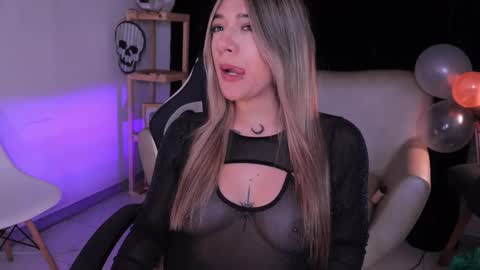 Snapshot of ashleyvalirya chatting on 10.28.25 Ashley Lauren online show from 10.28.25