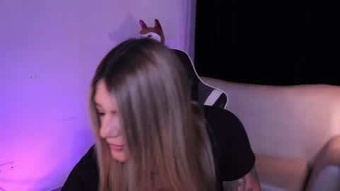 Snapshot of ashleyvalirya chatting on 10.30.25 Ashley Lauren online show from 10.30.25