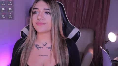 Snapshot of ashleyvalirya chatting on 11.18.25 Ashley Lauren online show from 11.18.25